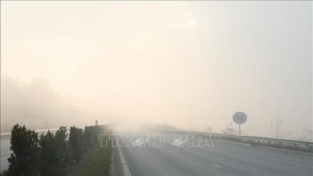 أمطار متفرقة وضباب يغطي سماء المناطق الشمالية في فيتنام صباحًا